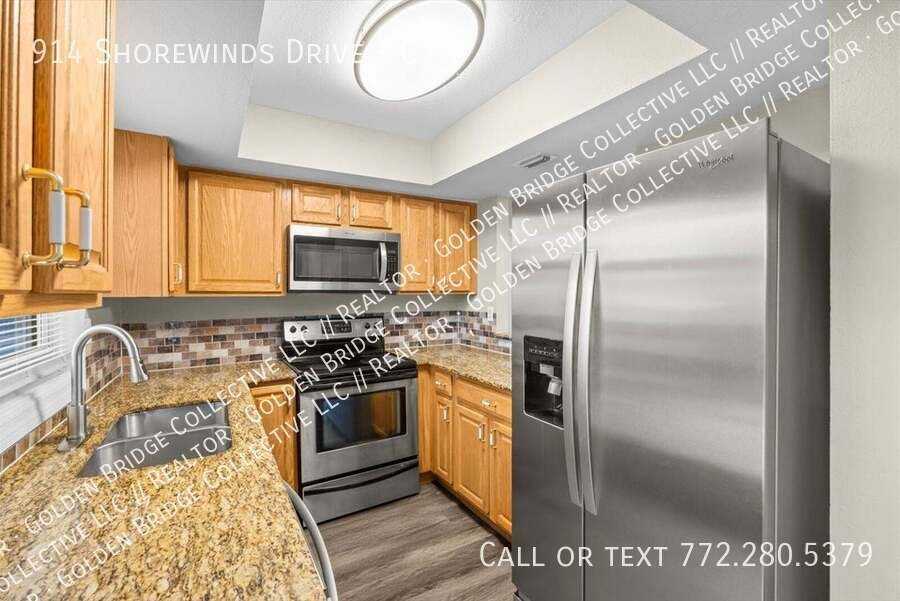 914 Shorewinds Dr #C - Photo 2 of 16