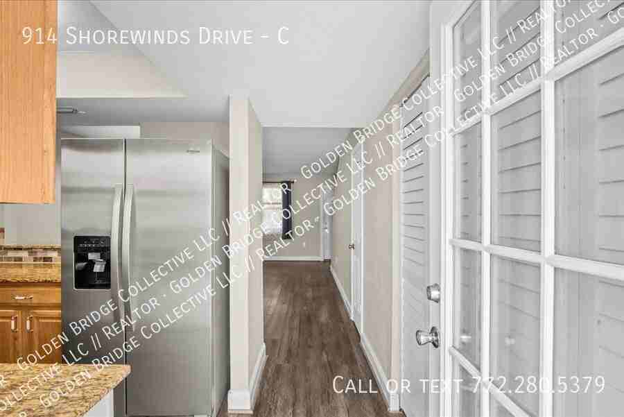 914 Shorewinds Dr #C - Photo 3 of 16