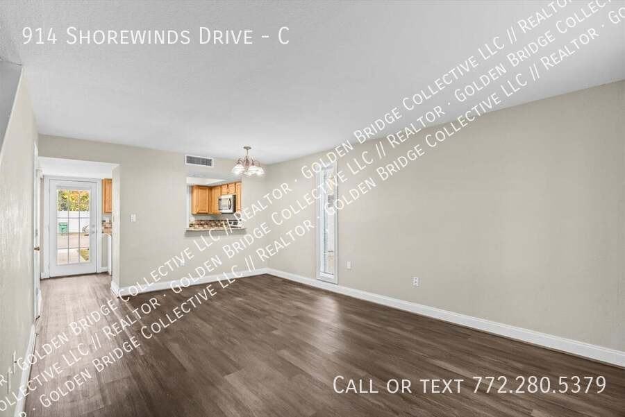 914 Shorewinds Dr #C - Photo 4 of 16