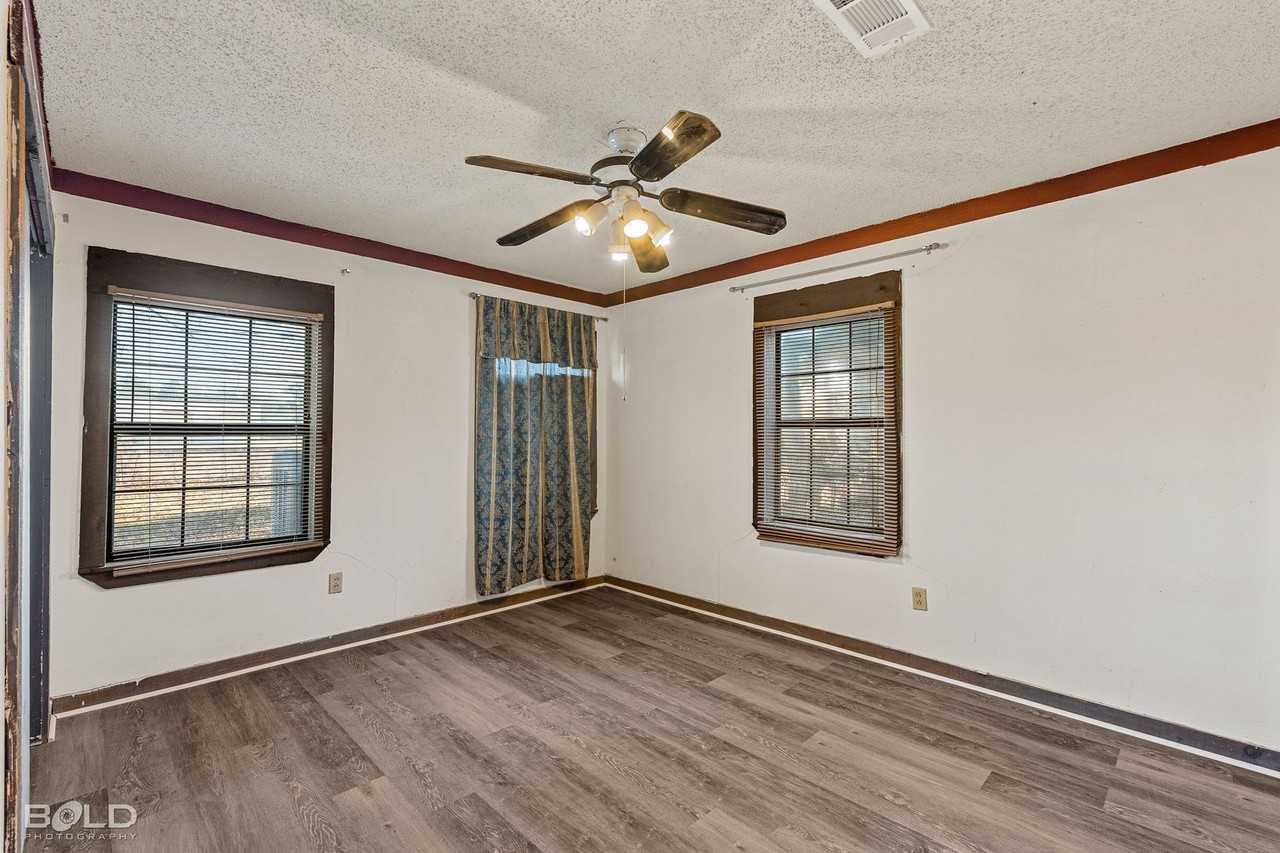 1013 Peyton Ave - Photo 6 of 35