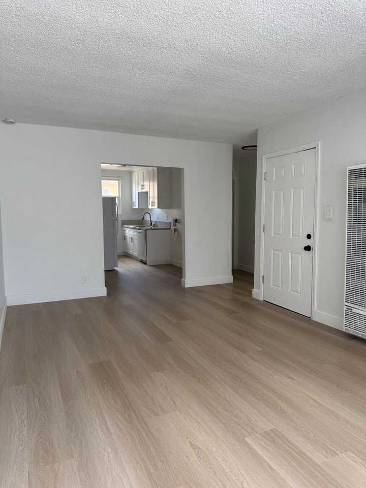 835 W 165th Pl #7 - Photo 2 of 7