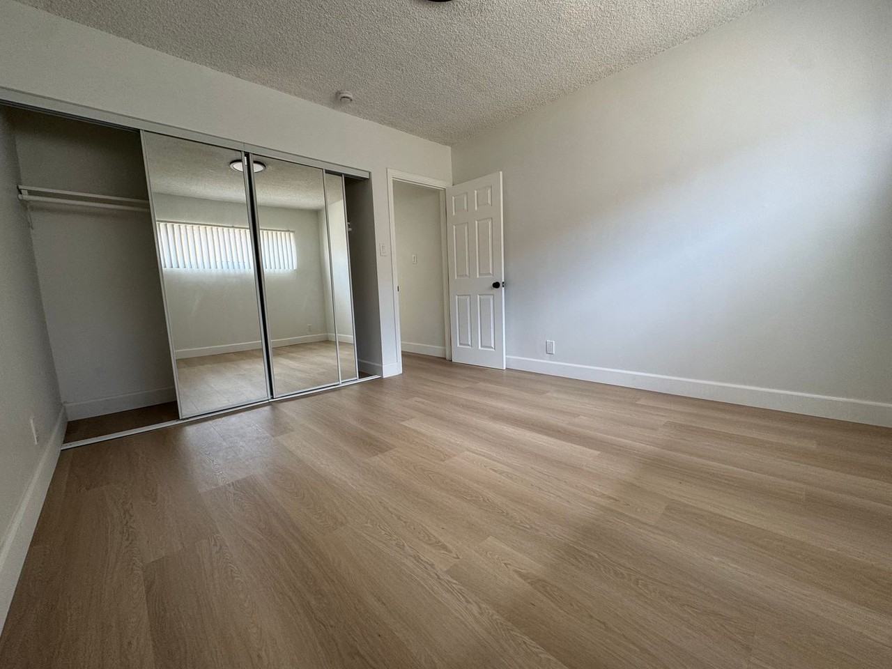 835 W 165th Pl #7 - Photo 4 of 7