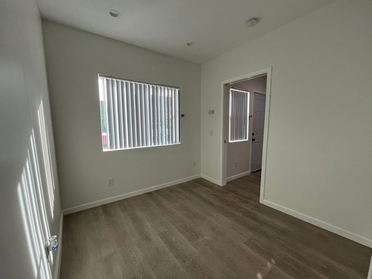 839 W 165th Pl #11 - Photo 4 of 7