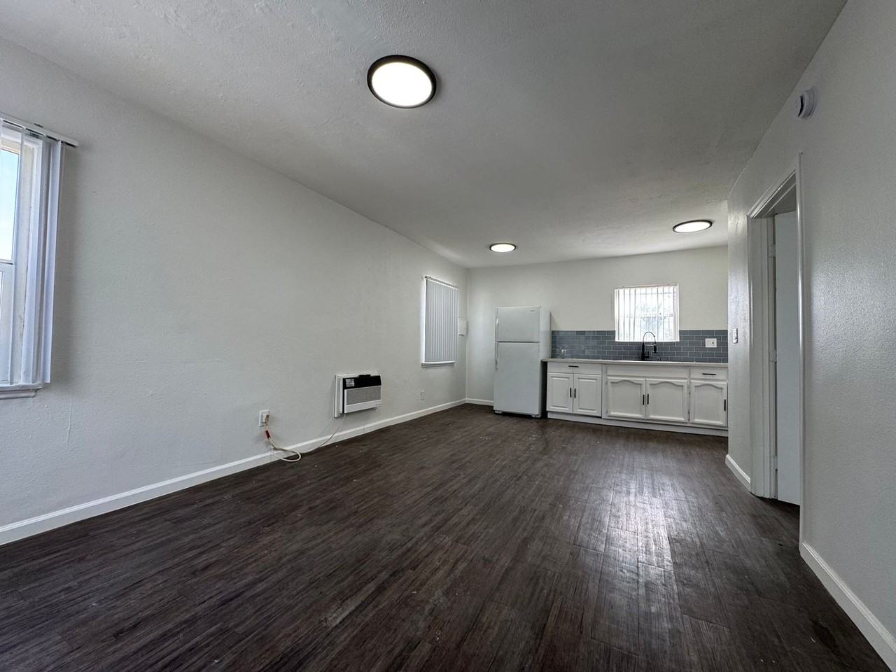 10514 1/2 S Vermont Ave - Photo 2 of 9