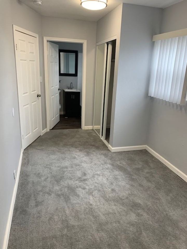 10514 1/2 S Vermont Ave - Photo 7 of 9