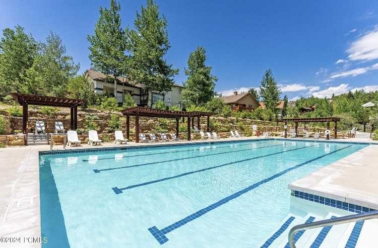 4087 Worthington Dr #NA - Photo 4 of 33