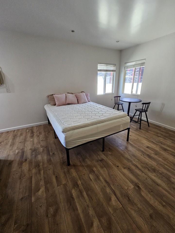 6043 Romaine St #6 - Photo 5 of 13