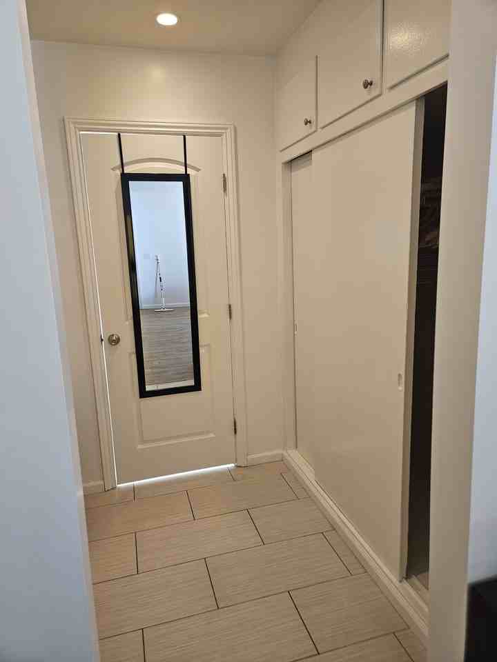 6043 Romaine St #6 - Photo 7 of 13