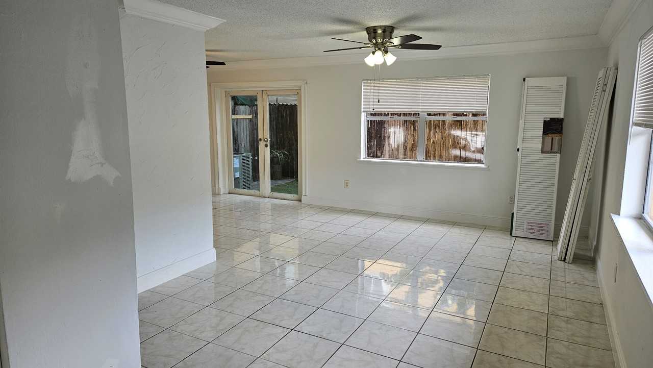 177 Ne 12th Ave #177 - Photo 4 of 31