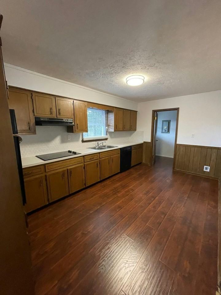 3052 Robinson Rd, Unit N/A - Photo 4 of 19