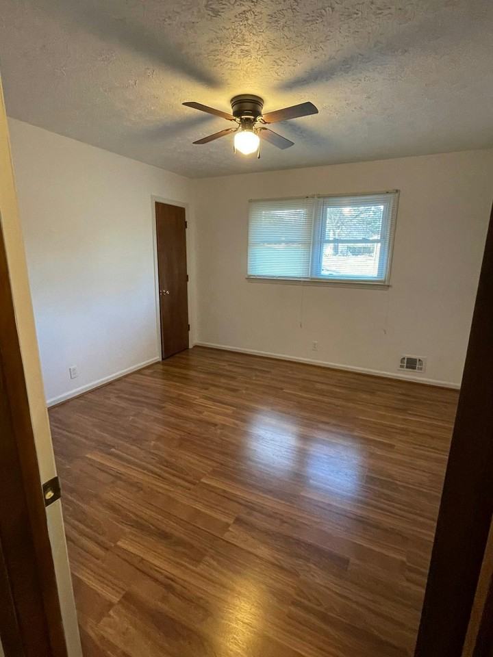 3052 Robinson Rd, Unit N/A - Photo 6 of 19