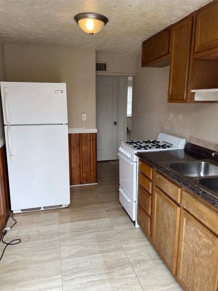 2025 Grafton Rd #4 - Photo 4 of 10