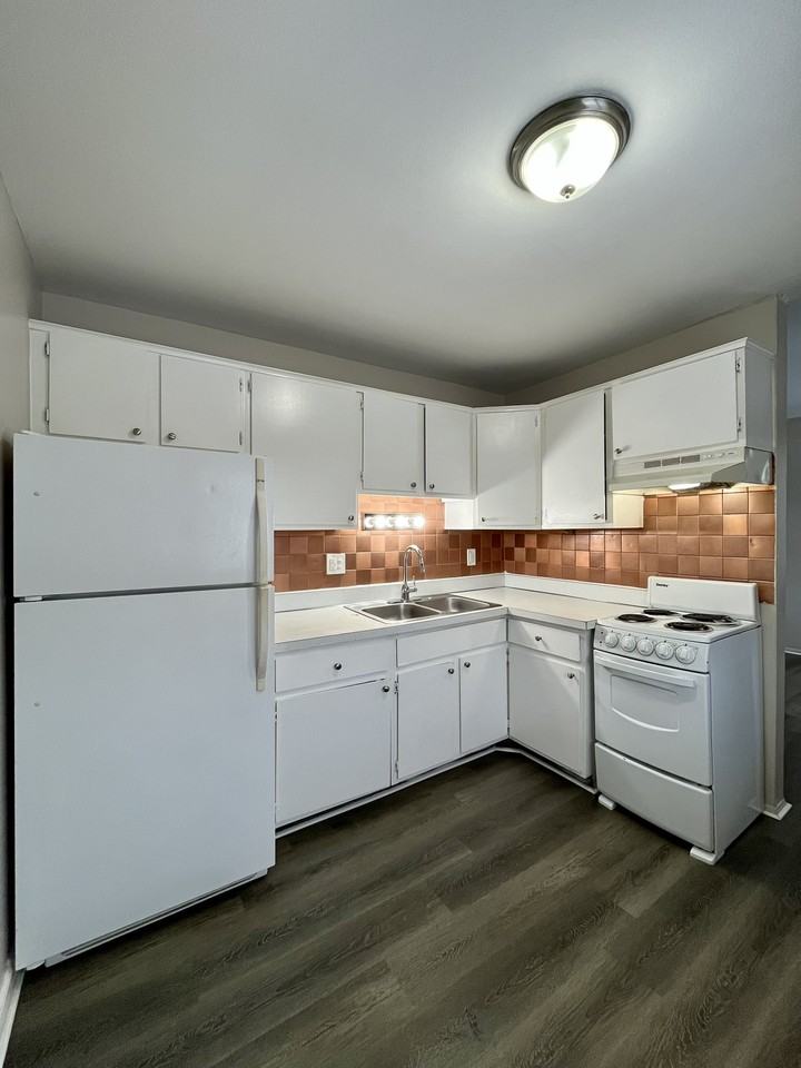 1750-1770 St Johns Park Place Apartments - Photo 3 of 23