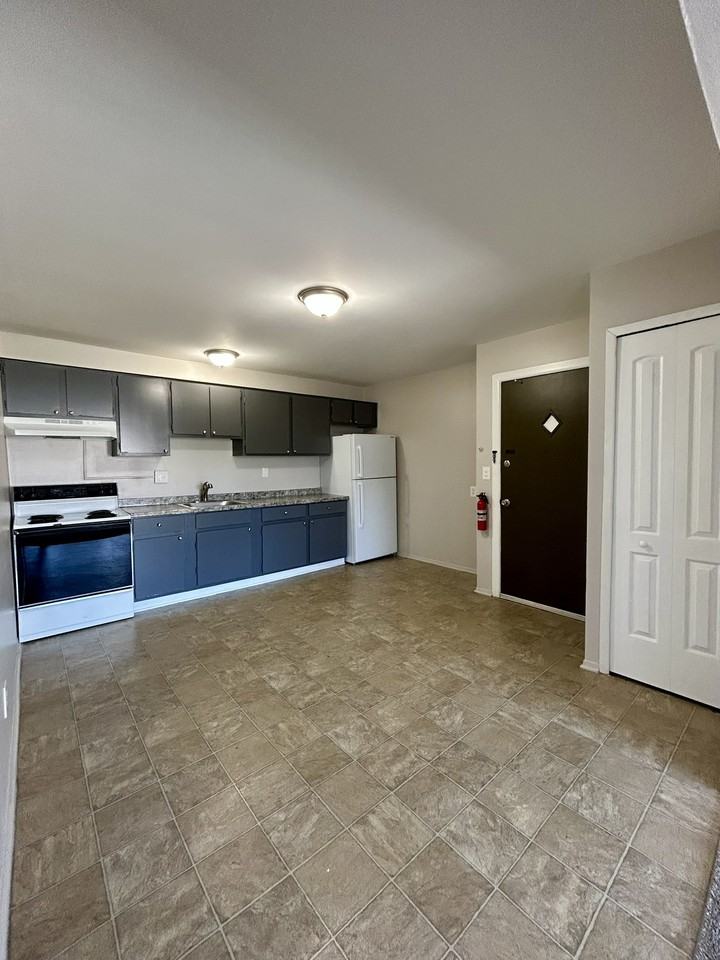 413 Saint John Street-Wyandotte - Photo 3 of 12