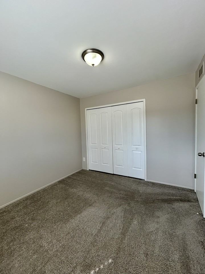 413 Saint John Street-Wyandotte - Photo 5 of 12