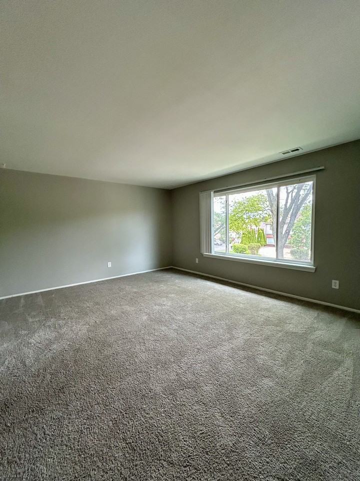 1778 Oak Apartments - Photo 2 of 10