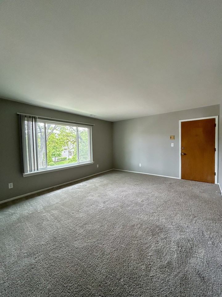 1778 Oak Apartments - Photo 3 of 10