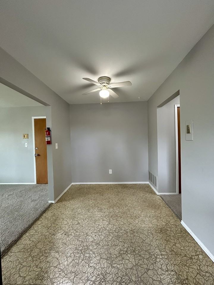 1778 Oak Apartments - Photo 4 of 10