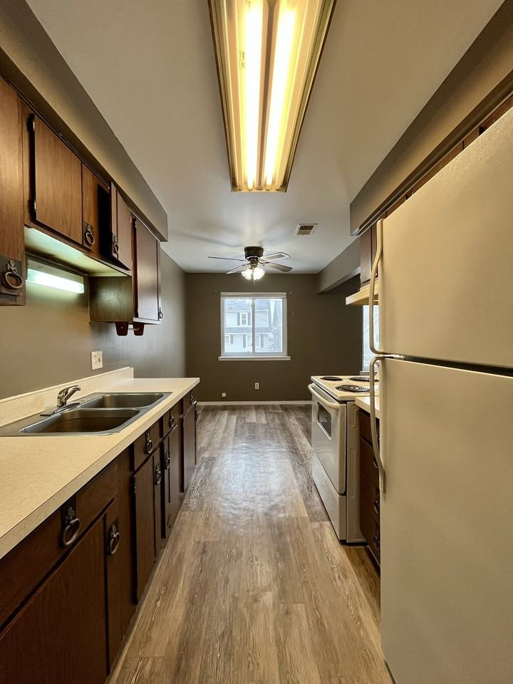 939 James St- SRM - Photo 2 of 22