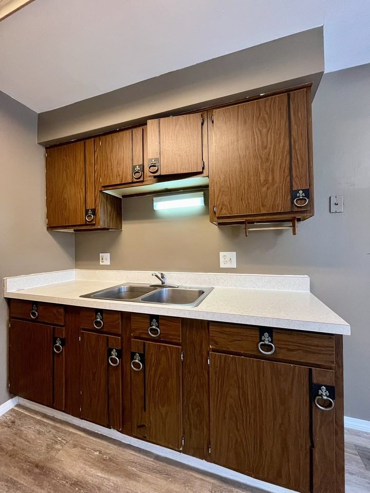 939 James St- SRM - Photo 4 of 22