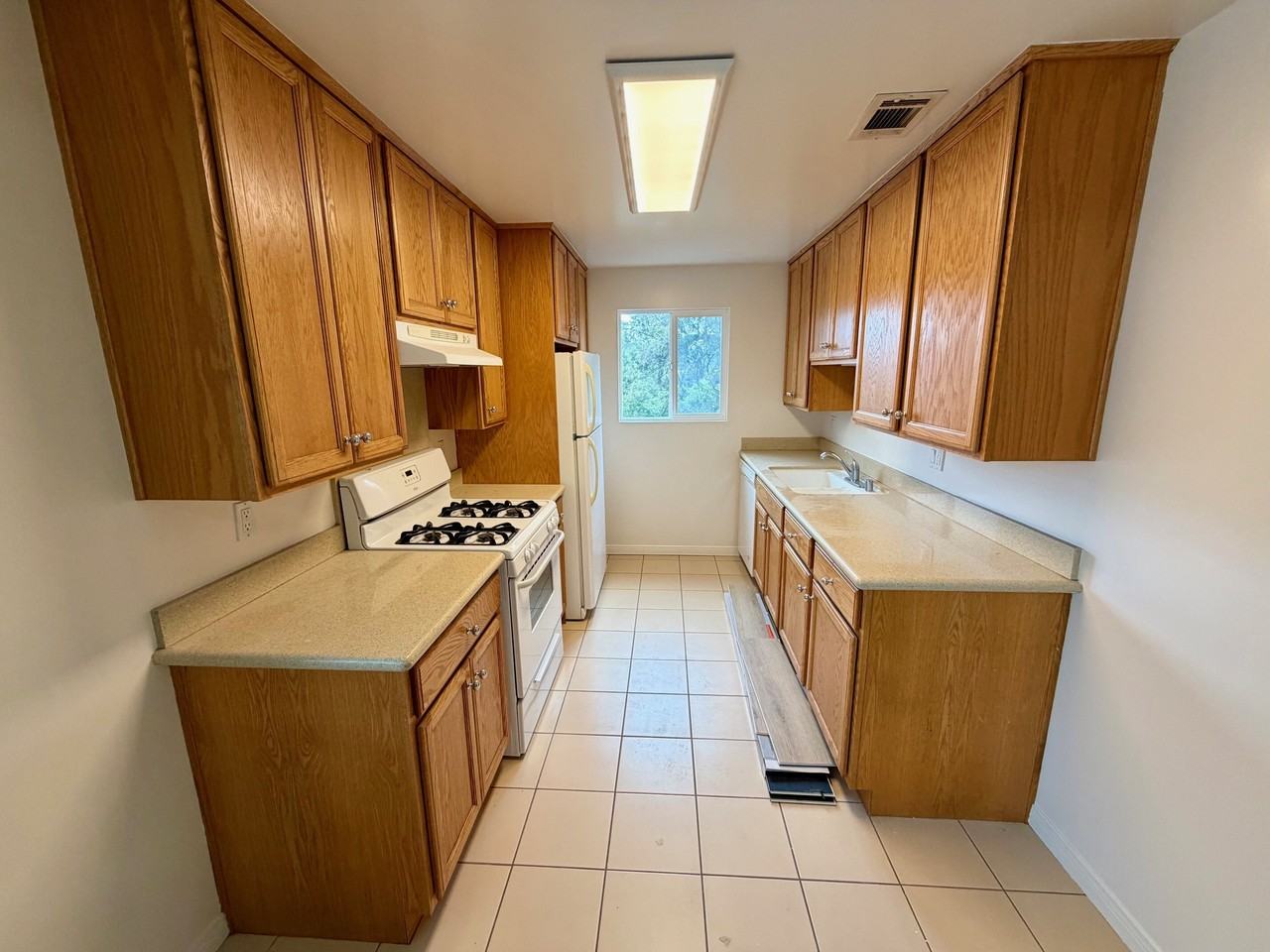 90-92 MONTEREY ROAD (672) - Photo 2 of 7