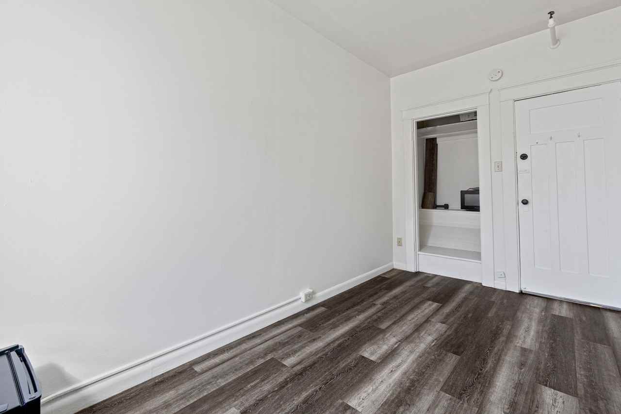 304 Bell Street - Photo 3 of 16