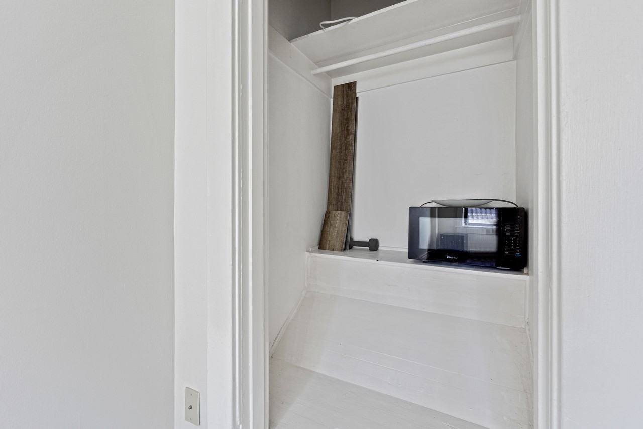 304 Bell Street - Photo 5 of 16