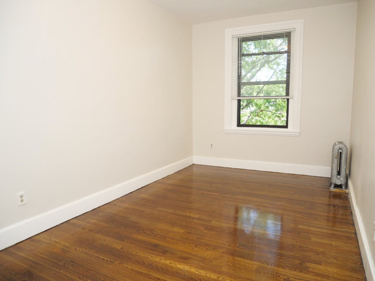 45 Carlton Street - Photo 6 of 7