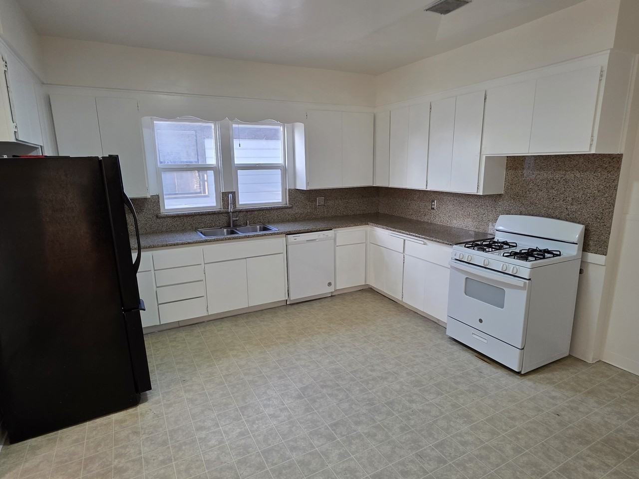 2025 Washington Avenue - Photo 7 of 14