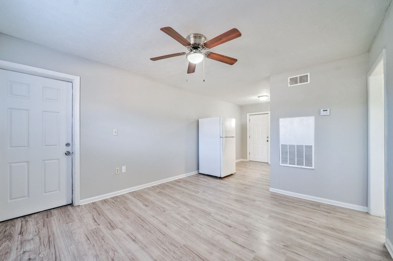 Hank Aaron Apartments - Photo 3 of 29