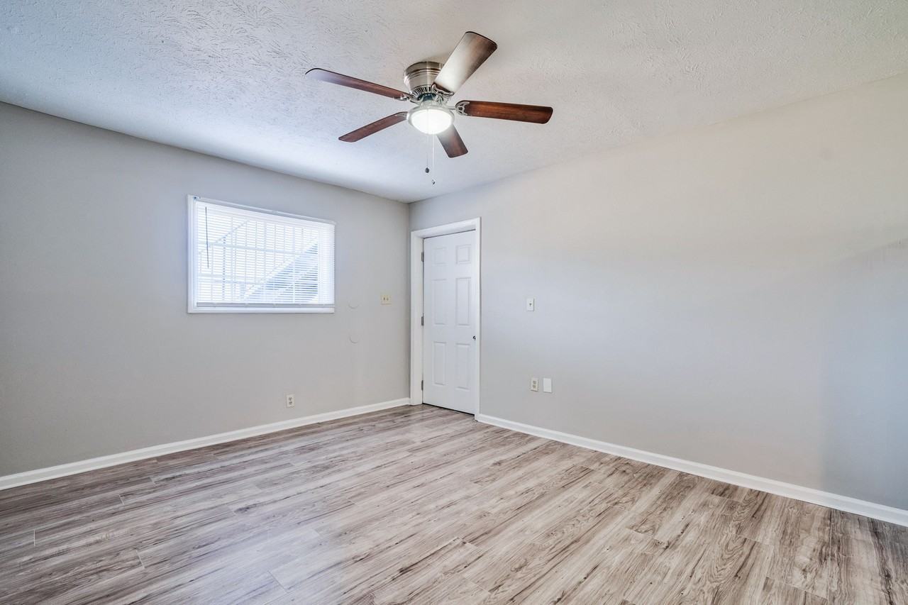 Hank Aaron Apartments - Photo 4 of 29