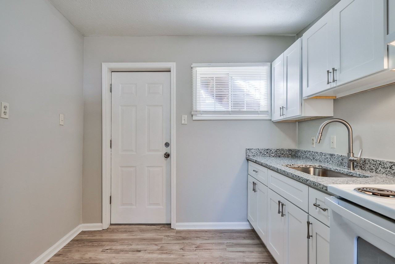 Hank Aaron Apartments - Photo 5 of 29