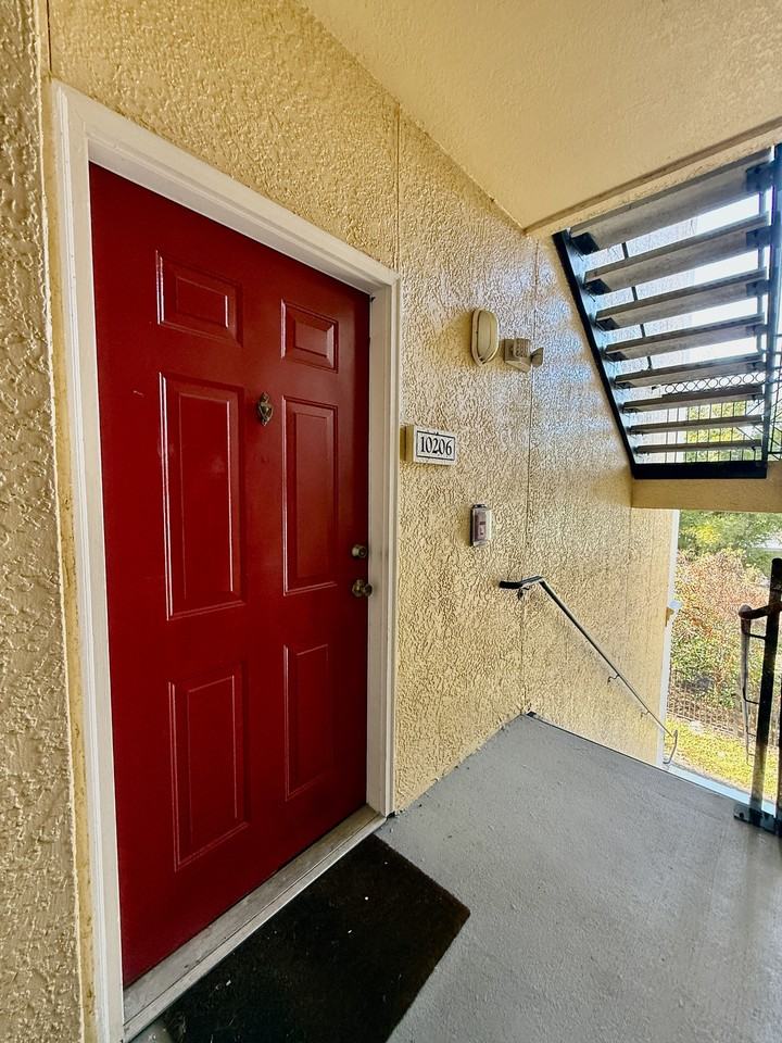 Visconti West - 10206 - Photo 2 of 11