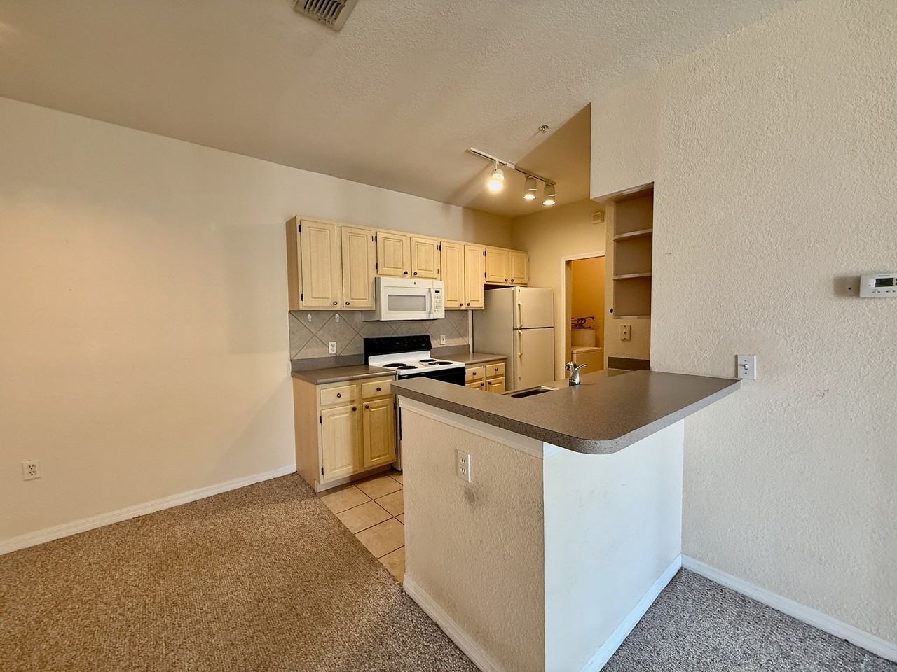 Visconti West - 10206 - Photo 3 of 11