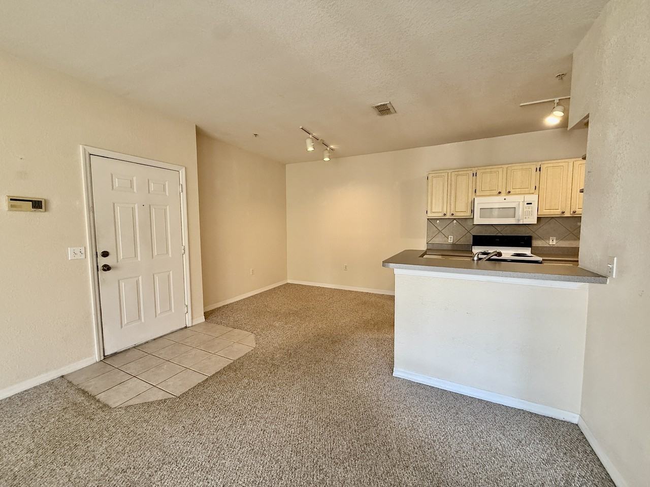 Visconti West - 10206 - Photo 7 of 11