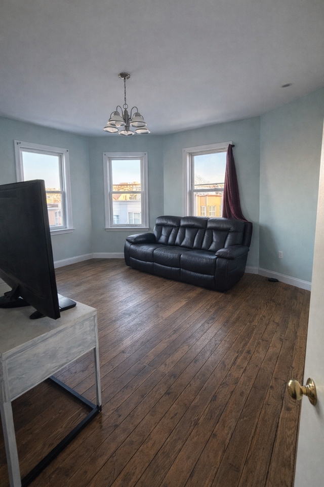 414 Ferry/ 168 Glen - Photo 5 of 7