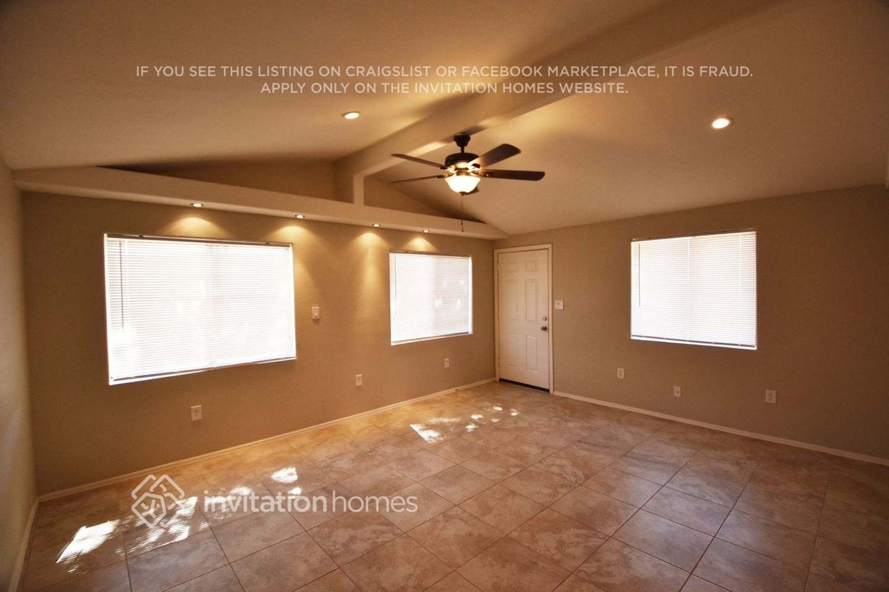 548 N 98th St - Photo 3 of 17