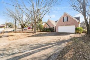 featured image of 975 James Ridge Dr