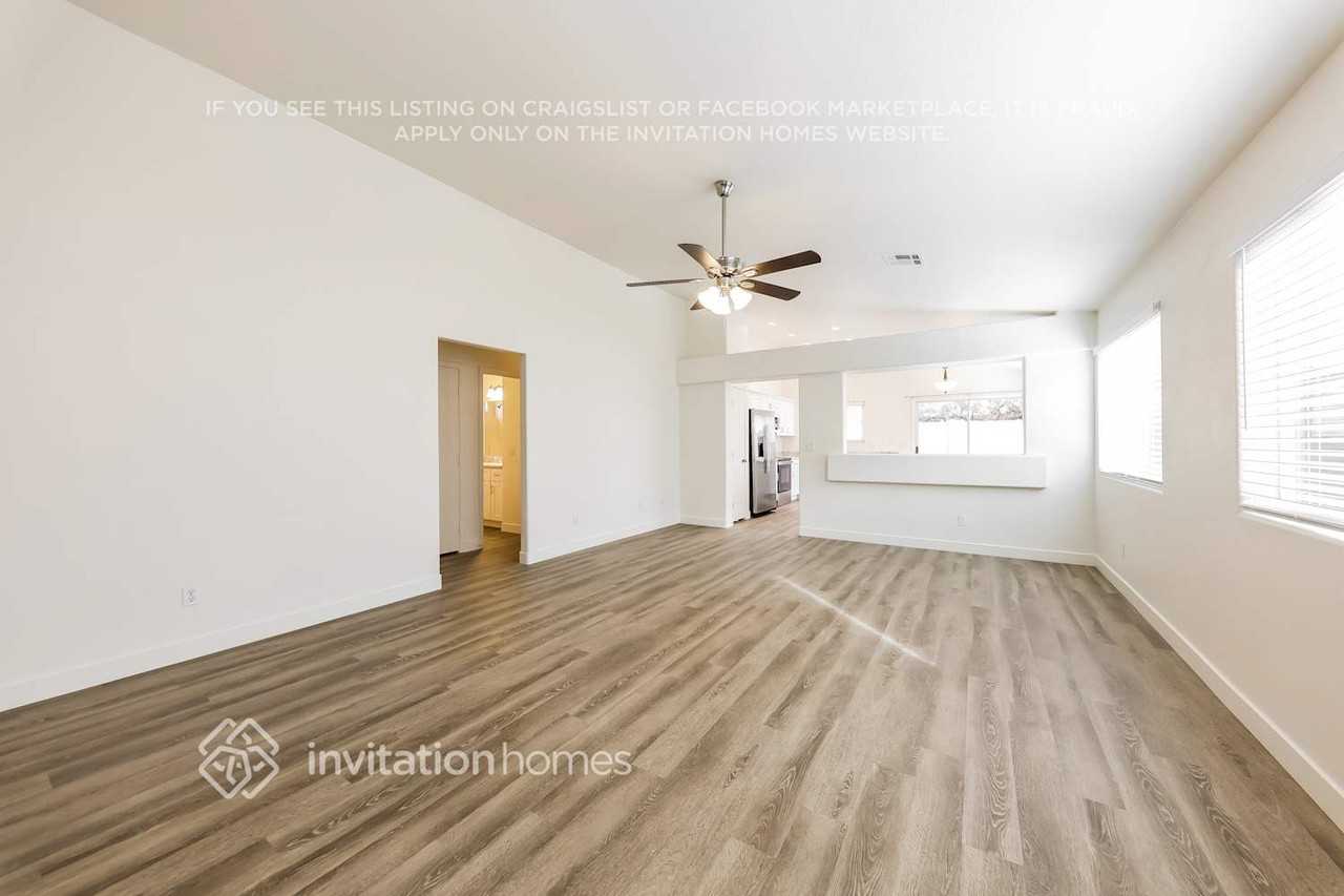 3010 W Matthew Dr - Photo 3 of 17