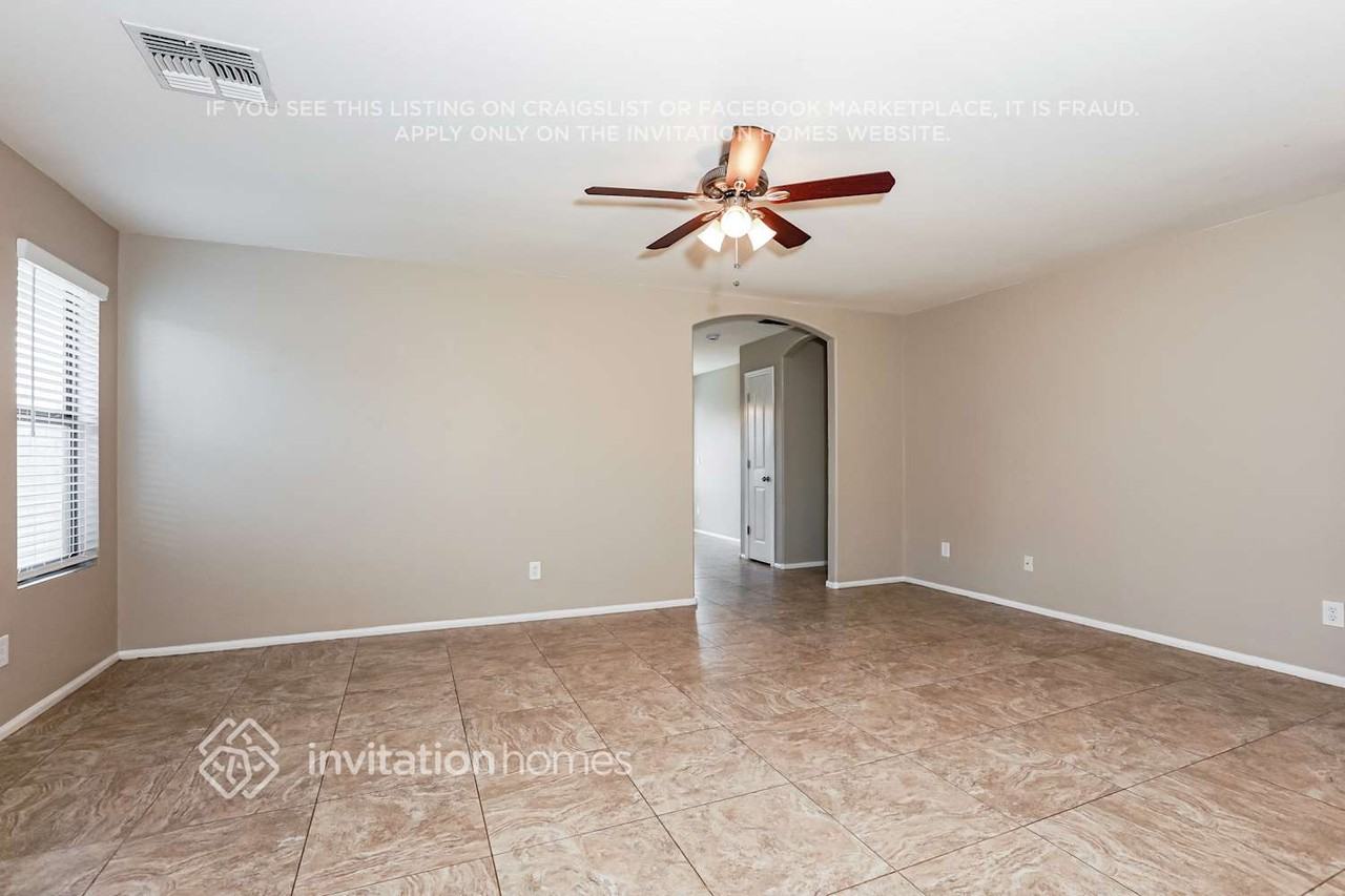 1099 E Monteleone St - Photo 3 of 17