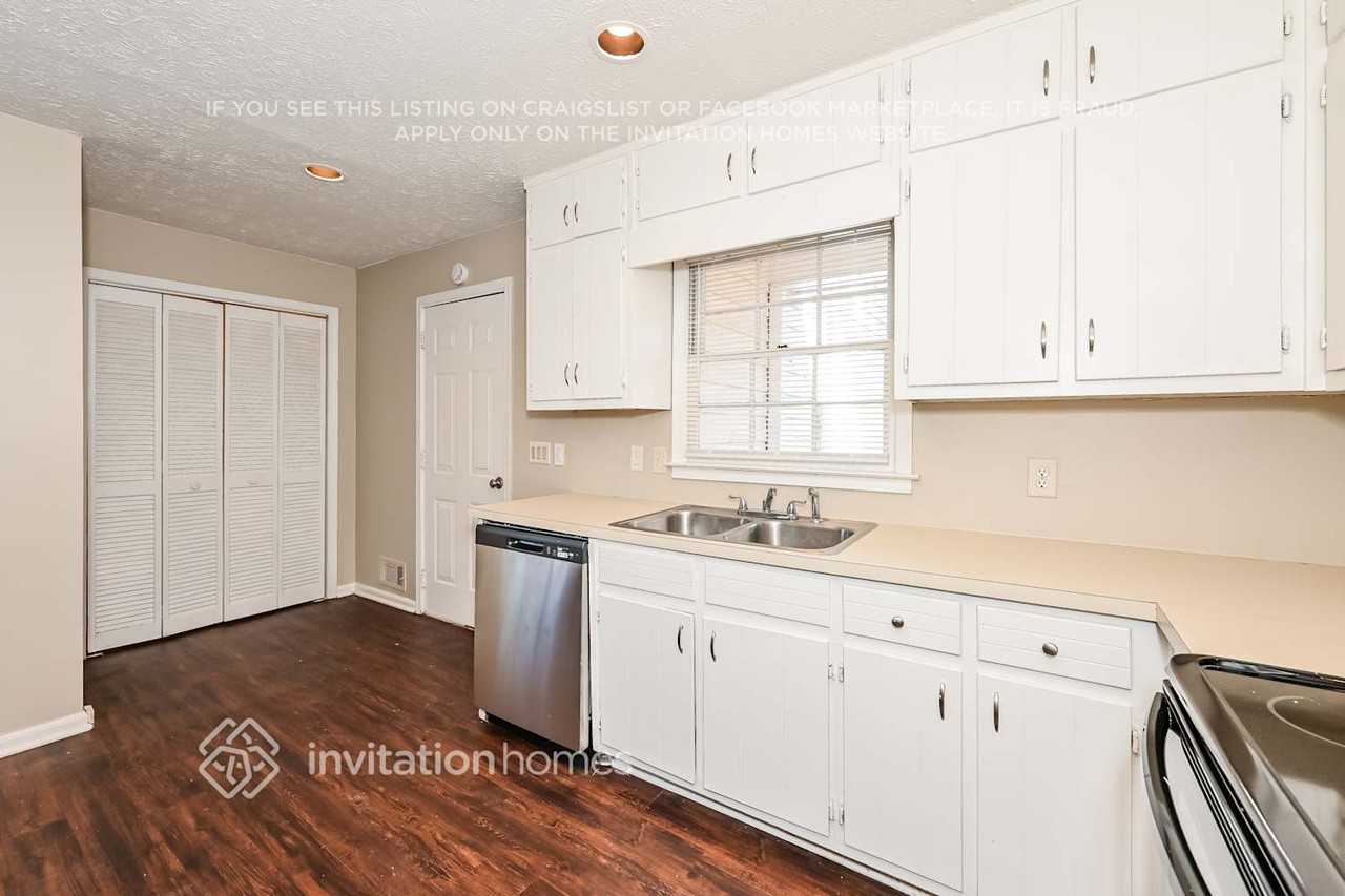 2727 King Arthur Ct - Photo 5 of 17