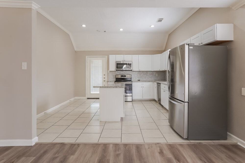 5218 Prairie Creek Dr - Photo 6 of 17