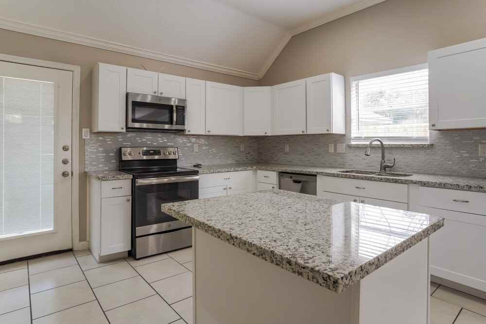 5218 Prairie Creek Dr - Photo 7 of 17