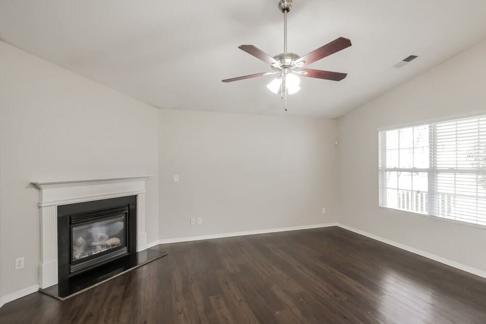 8145 Rosberg Ln - Photo 5 of 16