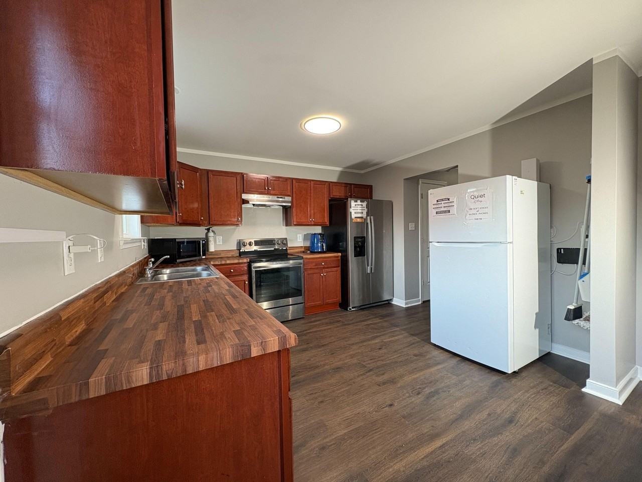 E 16th St - Photo 3 of 27