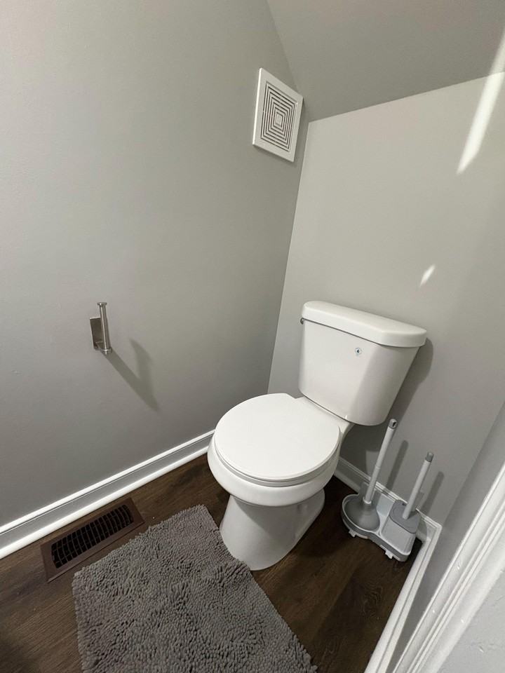 E 16th St - Photo 4 of 27