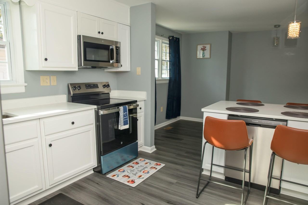 Burks St - Photo 2 of 16