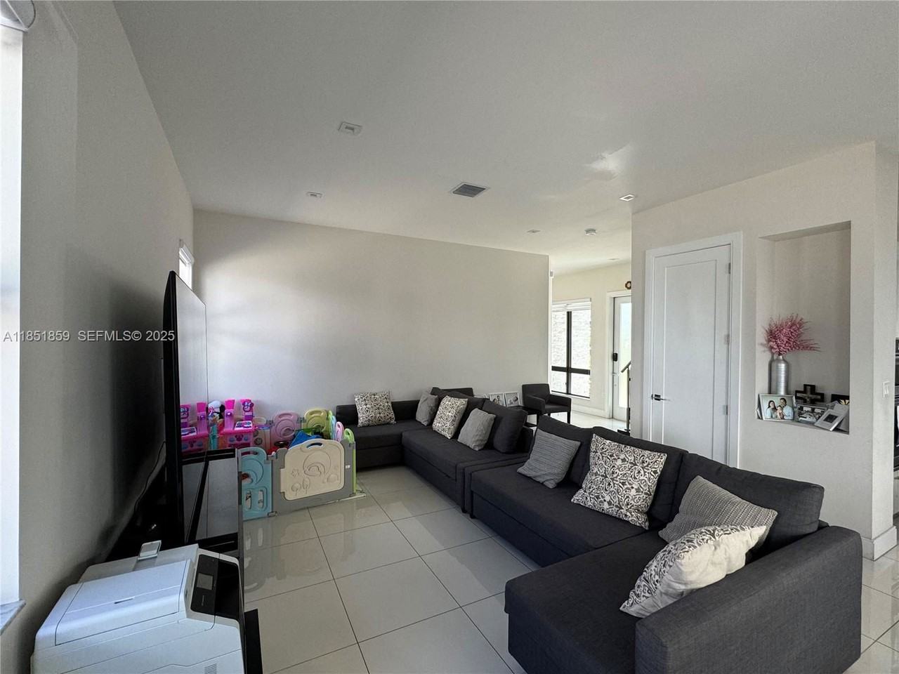 8283 Nw 47th Ln - Photo 3 of 8