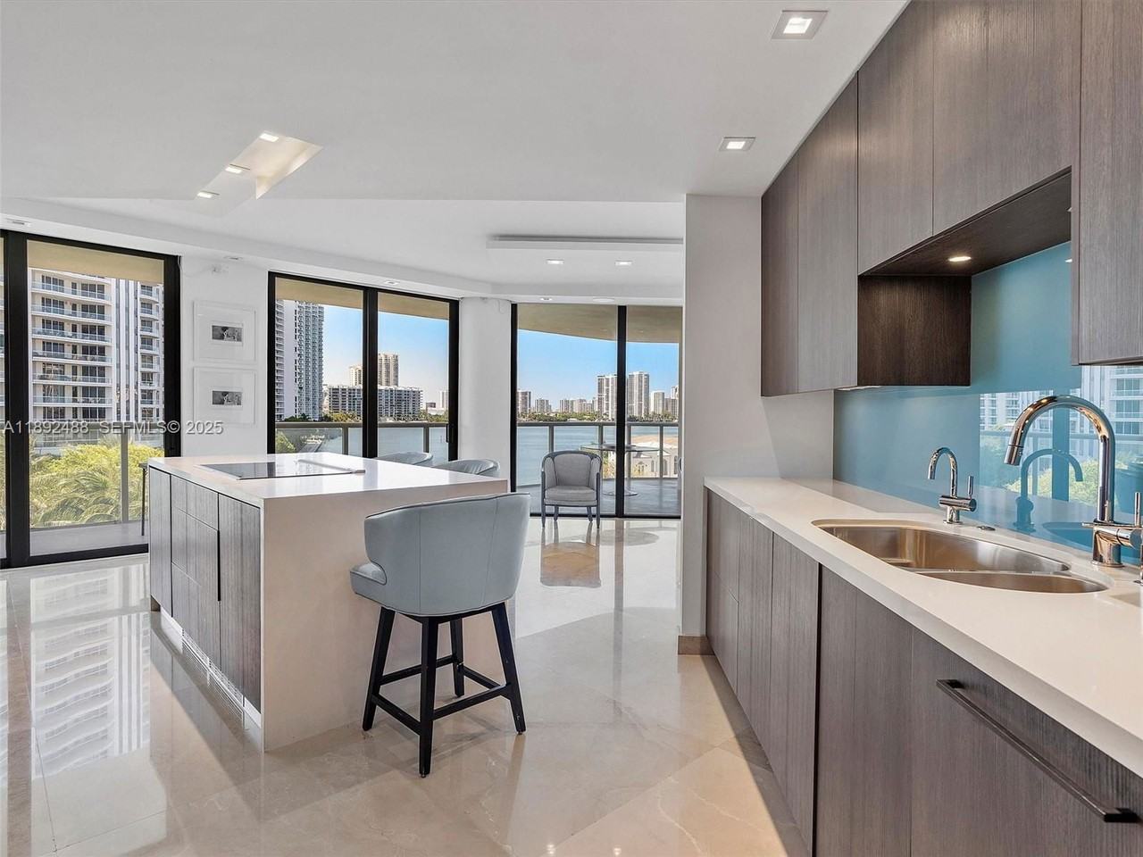 4000 Island Blvd #606 - Photo 2 of 8