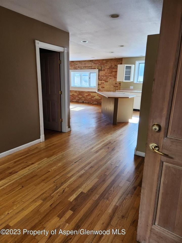 720 Cooper Ave - Photo 2 of 15